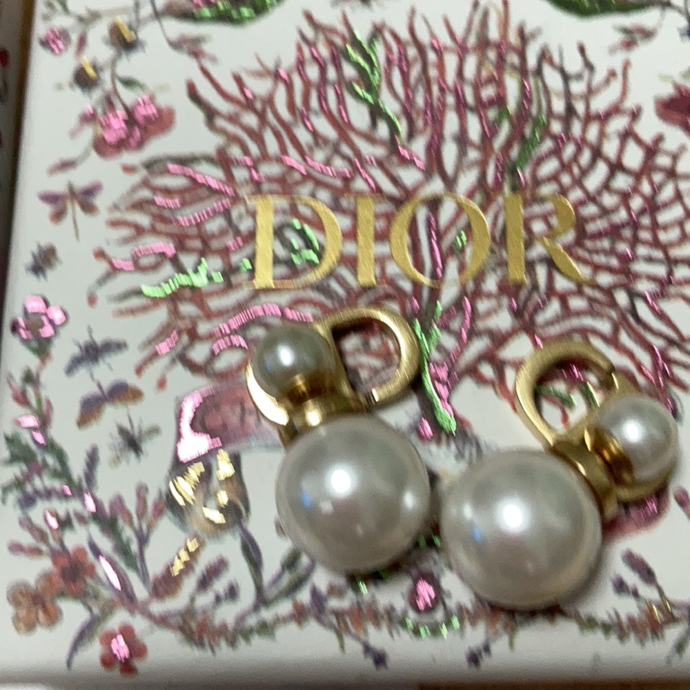 Women’s Dior Gold Earrings